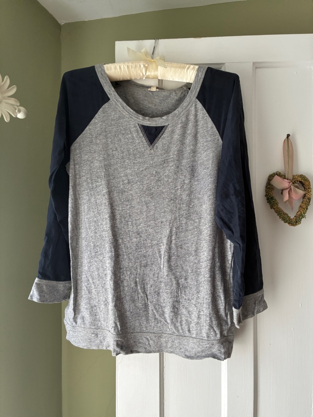 Casual Gray & Navy Raglan Women's Top
